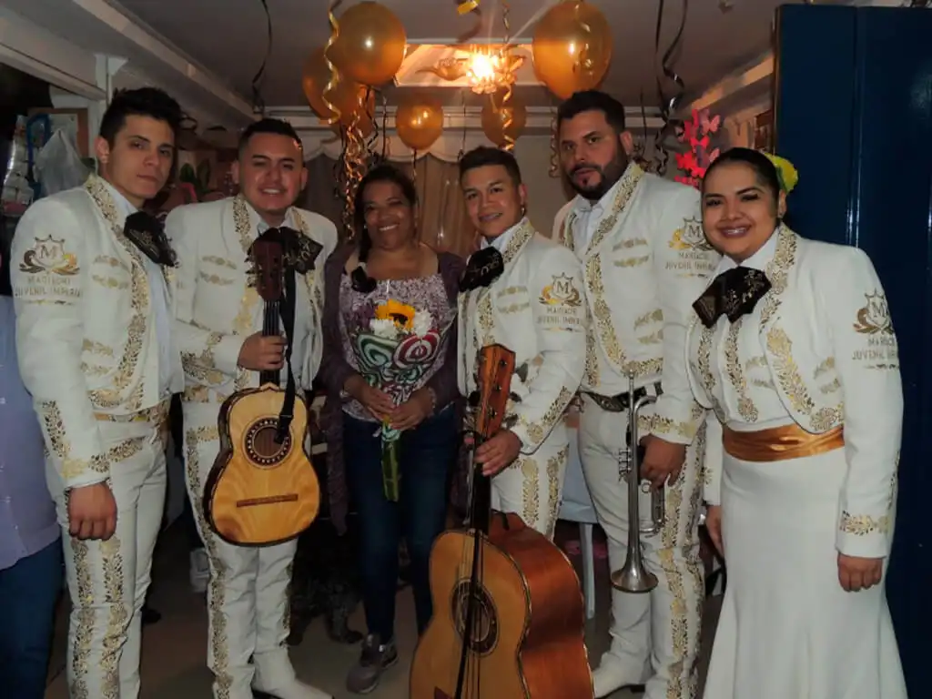 Músicos de mariachi jovenes